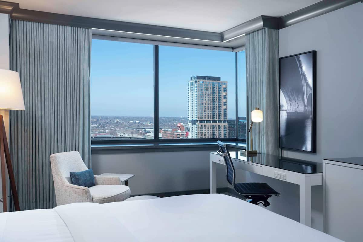 Room, 1 Katil Raja (King), Corner (Landmark View) | Cadar Frette Itali, peralatan tempat tidur premium, tilam berlapik