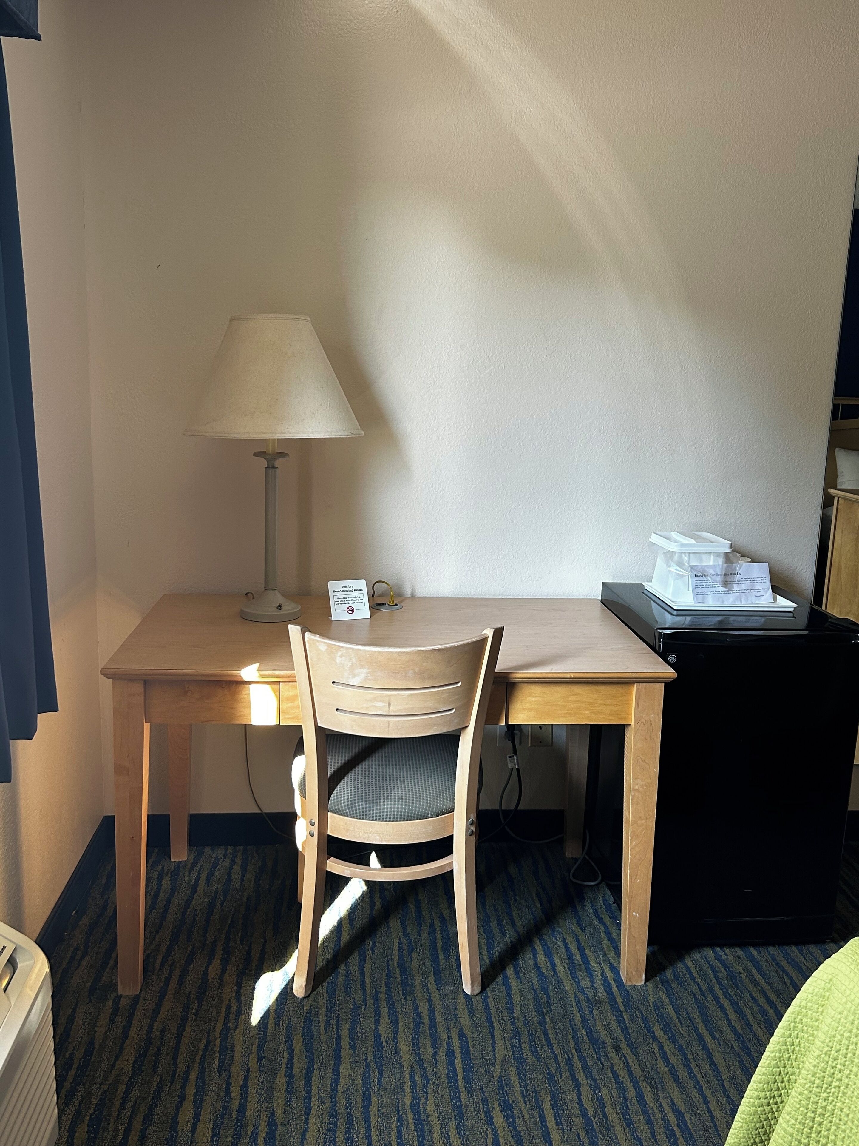 Dobbeltrom – standard, 2 dobbeltsenger | Safe på rommet, skrivebord, strykejern/-brett og wi-fi (inkludert)