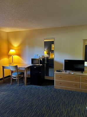Standard Suite, 1 King Bed | In-room safe, desk, iron/ironing board, free WiFi