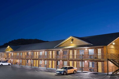 Super 8 by Wyndham Whites Creek/ Nashville NW Area