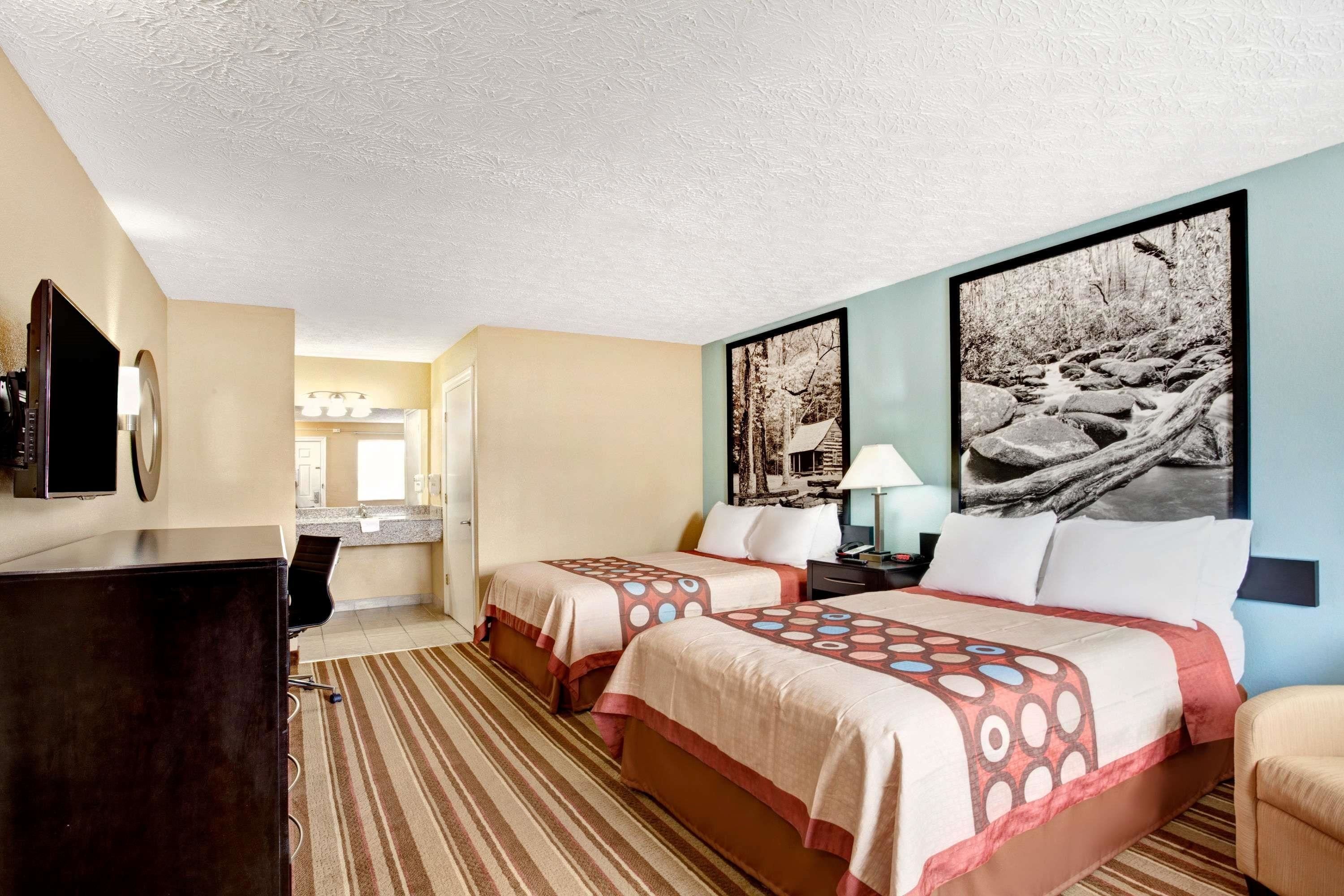 2 bedrooms, iron/ironing board, cribs (free), rollaway beds (surcharge)