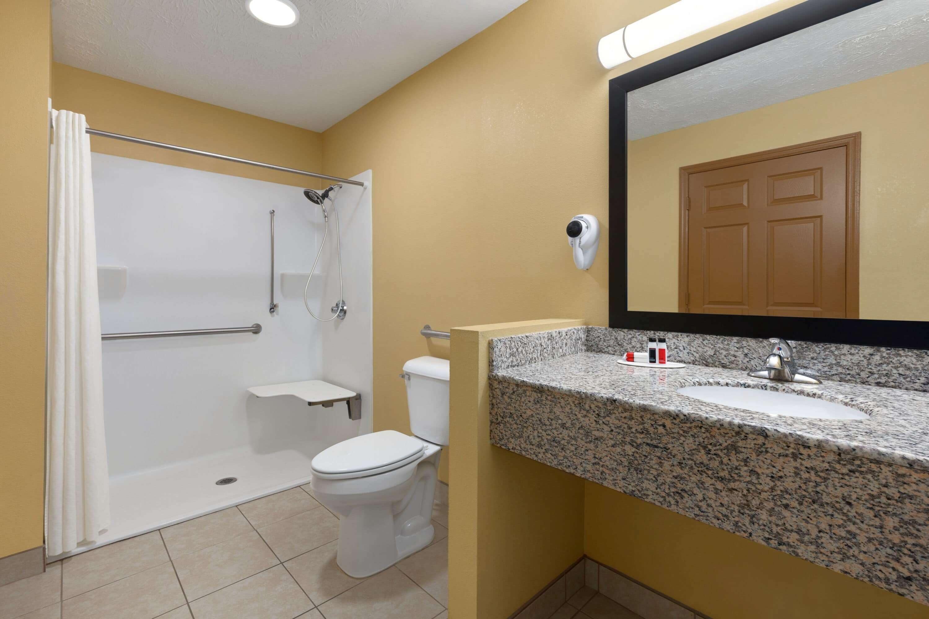 Salle de bain accessible aux personnes à mobilité réduite