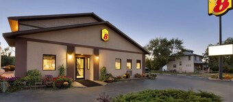 Super 8 by Wyndham Wall