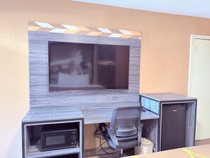 Rom, 1 kingsize-seng, ikke-røyk | Wi-fi (inkludert), sengetøy og vekkerklokke