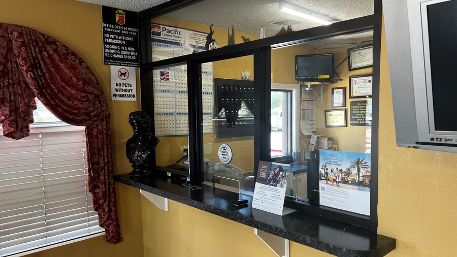 Express Inn & Suites