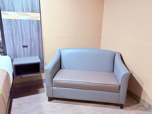 Habitación, 1 cama King size, para no fumadores | Escritorio, espacio para trabajar con laptop y wifi gratis
