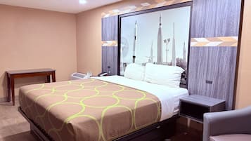 Room, 1 King Bed, Non Smoking | Free WiFi, bed sheets, alarm clocks