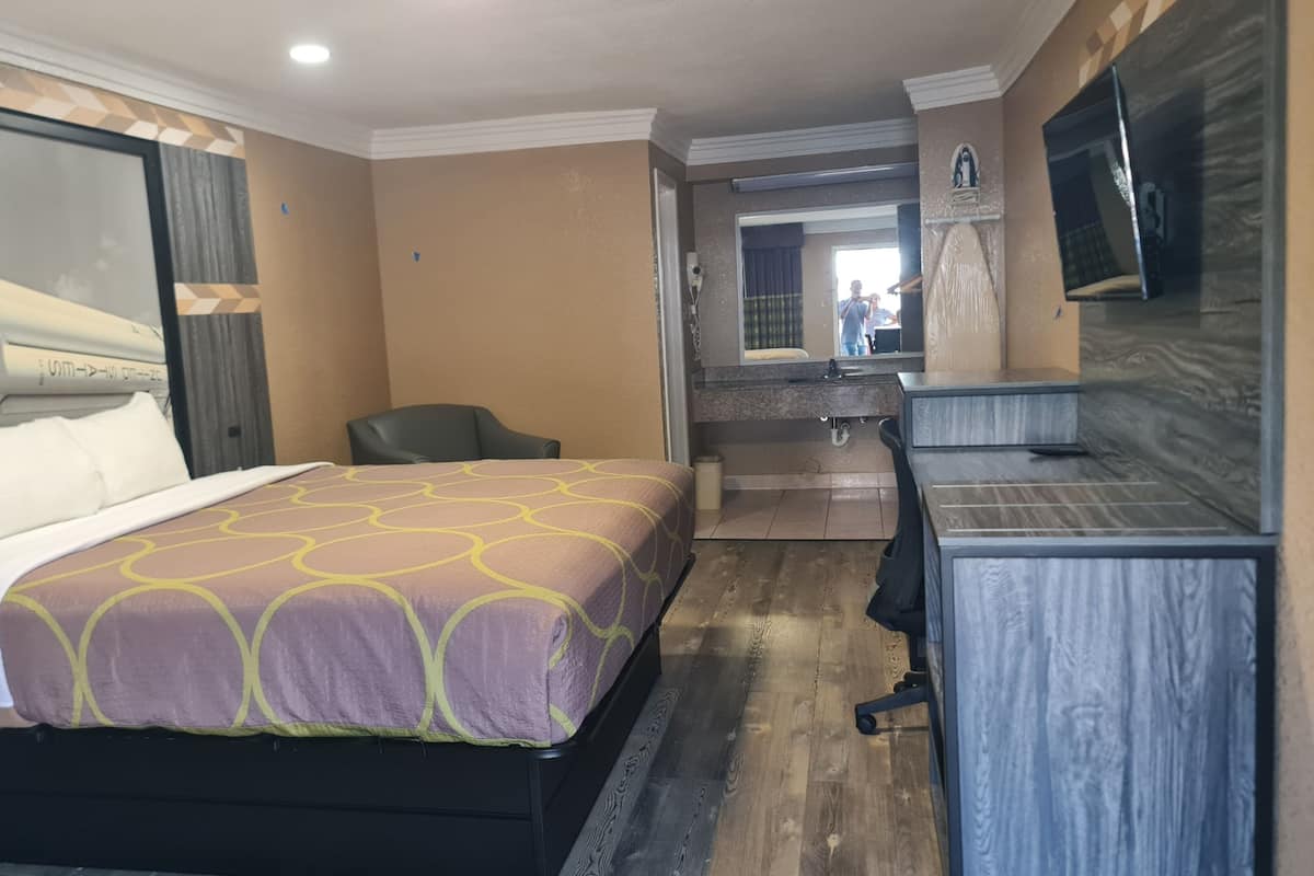 Deluxe Single Room | Free WiFi, bed sheets, alarm clocks