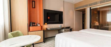 Kamar Grand (Platinum) | Brankas, meja kerja, tirai kedap cahaya, dan setrika/meja setrika