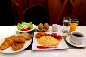 Desayuno buffet diario (HKD 108 por persona)