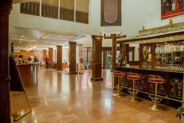 3 Bars/Lounges, Poolbar