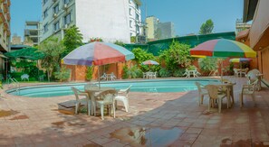 Indoor/outdoor pool - Vaishali Hotel (Kathmandu)
