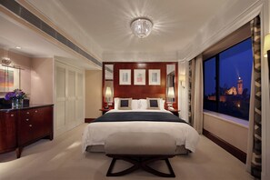 Premier Suite with Lounge Access | In-room safe, desk, blackout drapes, soundproofing