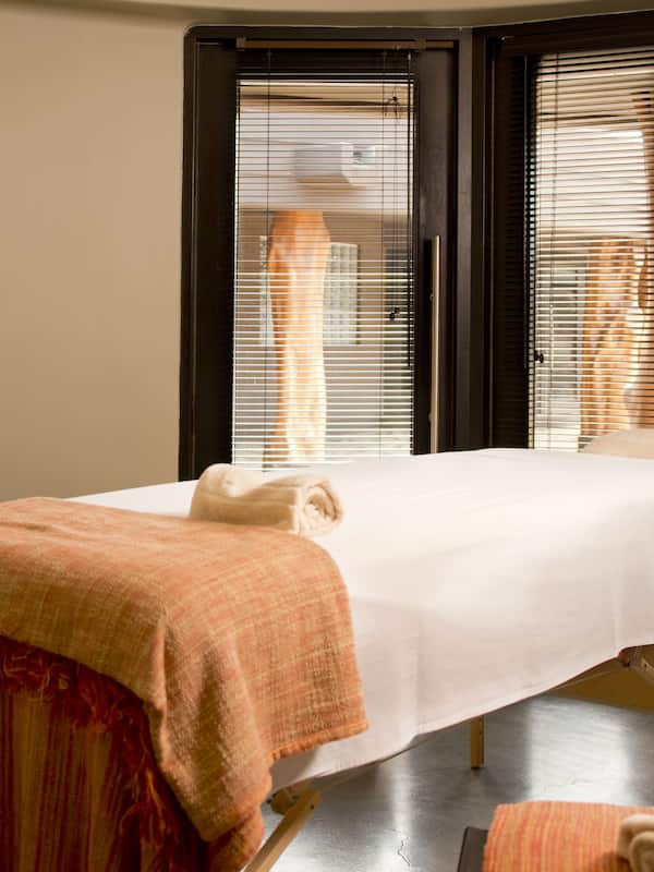 Couples treatment rooms, body treatments, hydrotherapy, aromatherapy