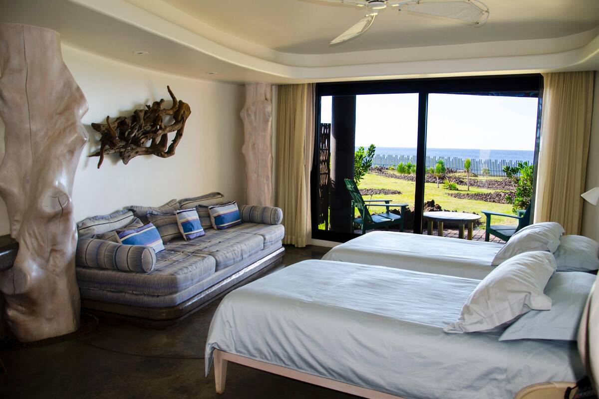 Premium bedding, minibar (free items), in-room safe, desk