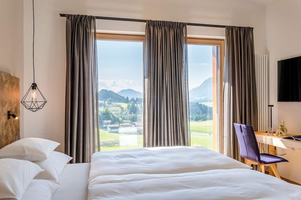 Habitación doble Deluxe, vista a la montaña (Top) | 1 habitación, ropa de cama de alta calidad y camas con efecto memoria