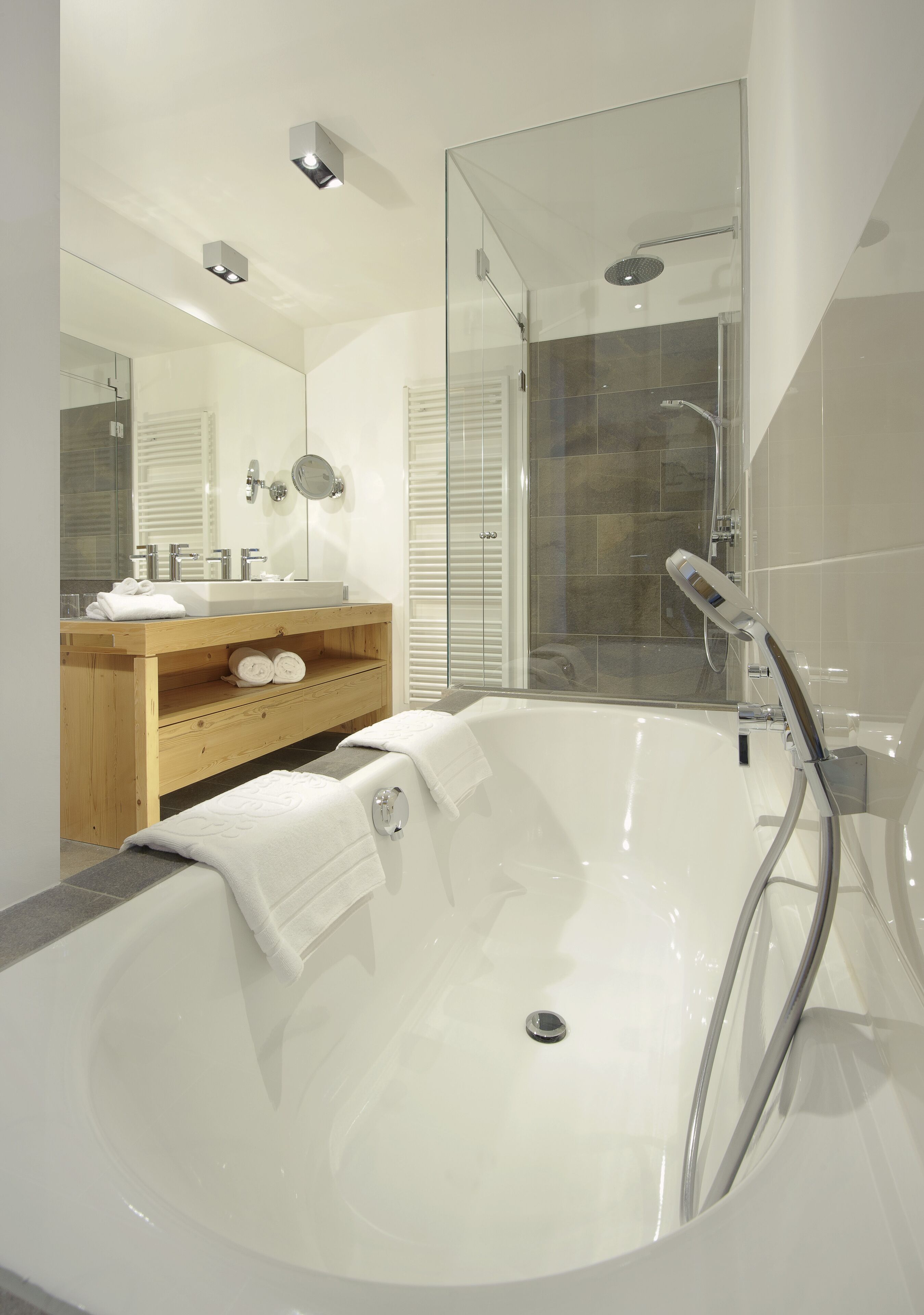 comfort suite, 1 bedroom, balcony | deep-soaking bathtub