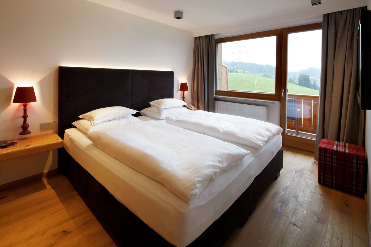 Suite Confort, 1 chambre, balcon | Literie de qualité, lit avec matelas en mousse à mémoire, minibar