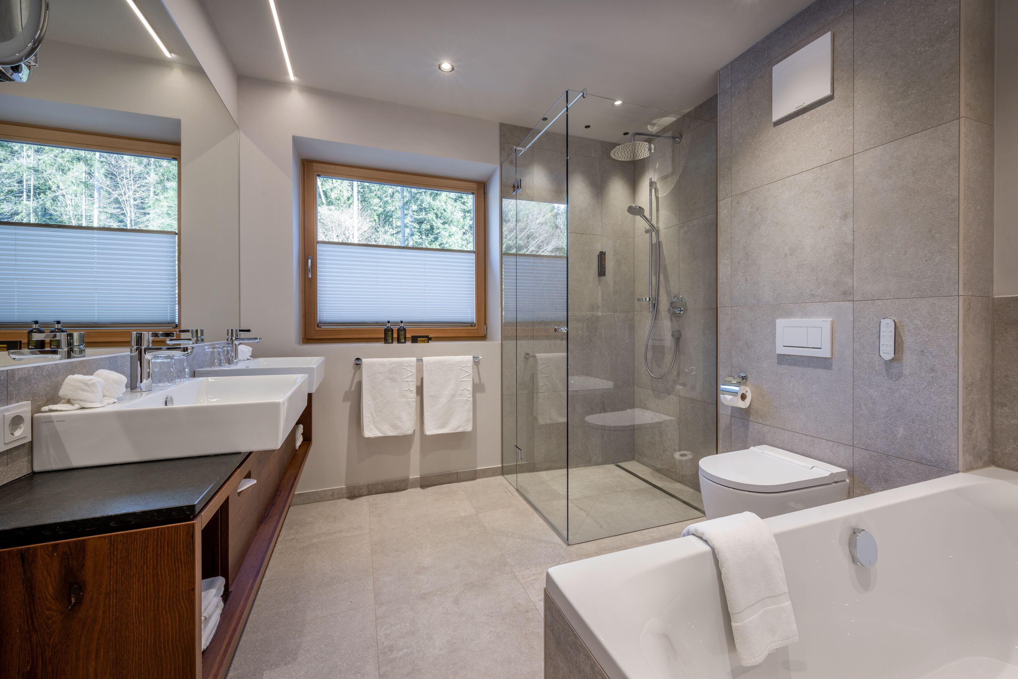 superior suite, 2 bedrooms, mountain view | bathroom | free toiletries, hair dryer, bathrobes, slippers