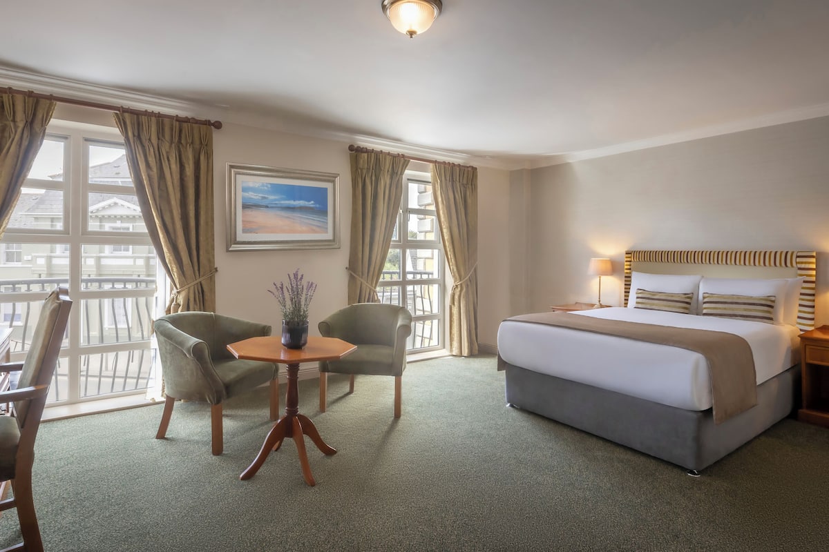 superior double room | 1 bedroom, premium bedding, in-room safe, desk