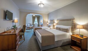 Family Triple Room | 1 bedroom, premium bedding, in-room safe, desk