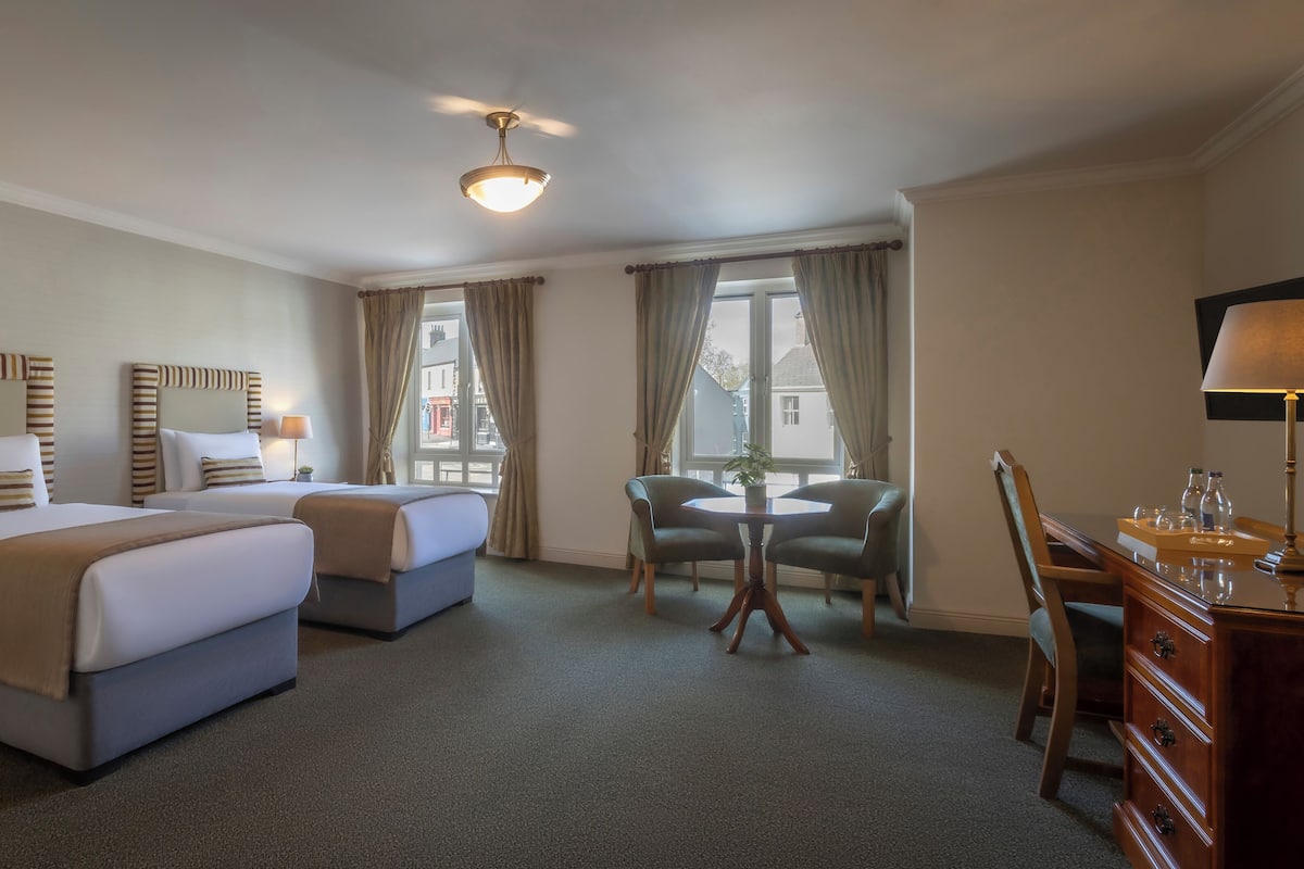 Superior Twin Room | Premium bedding, in-room safe, desk, blackout curtains