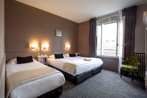 Dreibettzimmer | Hochwertige Bettwaren, Pillowtop-Betten, individuell dekoriert