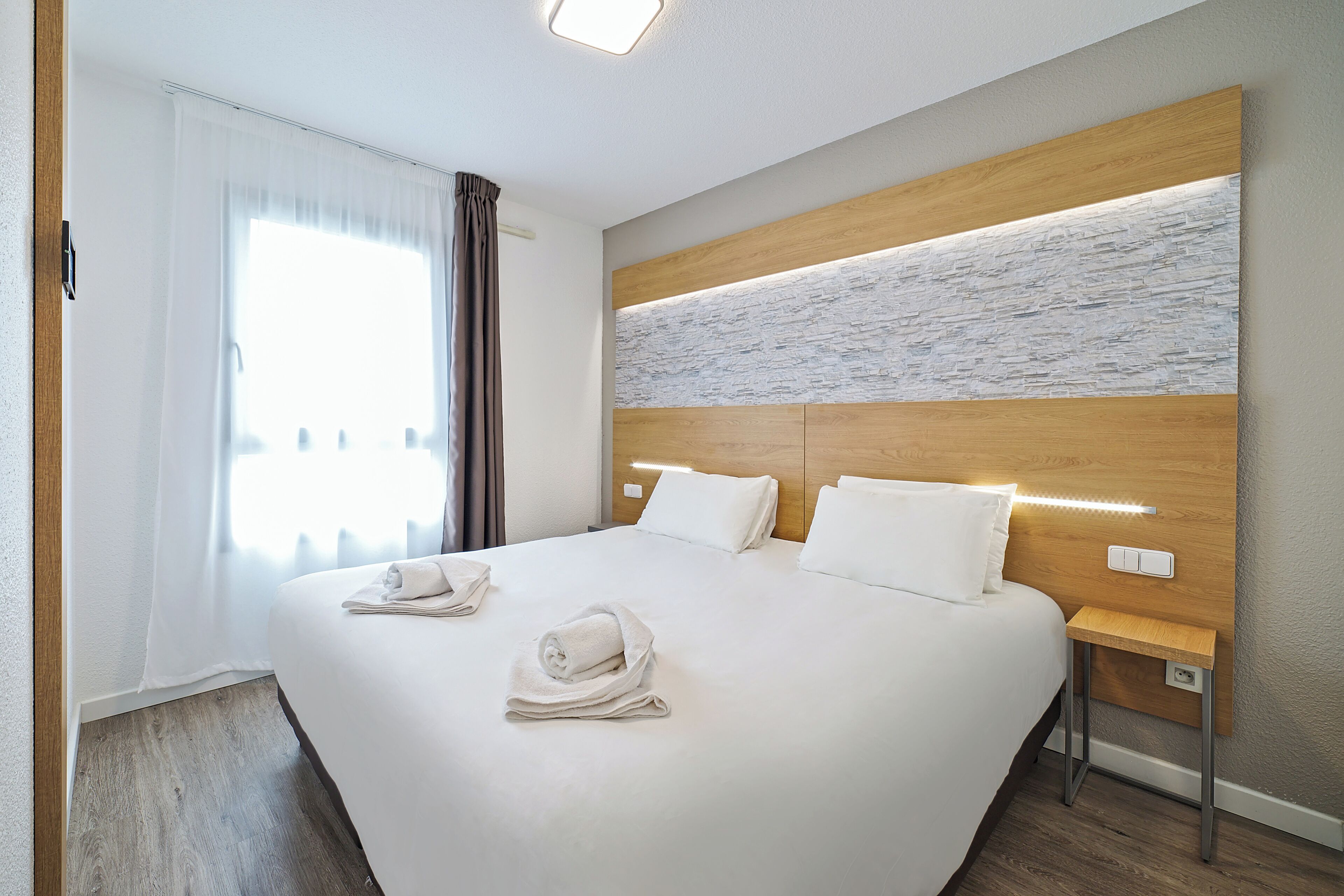 In-room safe, desk, soundproofing, iron/ironing board