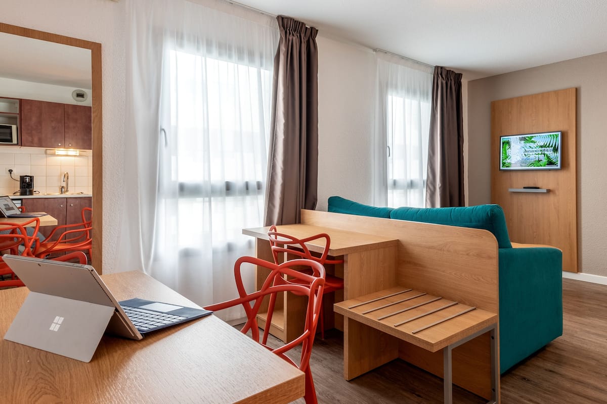In-room safe, desk, soundproofing, iron/ironing board