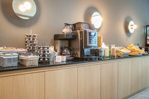 Daily buffet breakfast for a fee - Residhotel Grand Prado (Marseille)