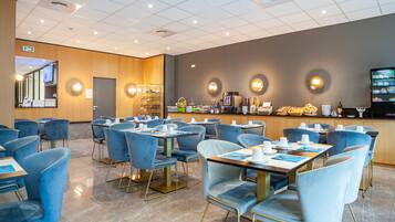 Daily buffet breakfast for a fee