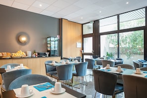 Buffet déjeuner (12 EUR par personne)