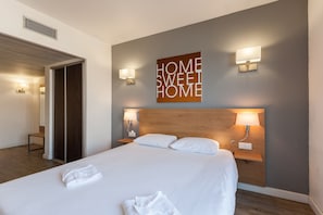 Superior Studio | Premium bedding, free WiFi, bed sheets - Residhotel Grand Prado (Marseille)