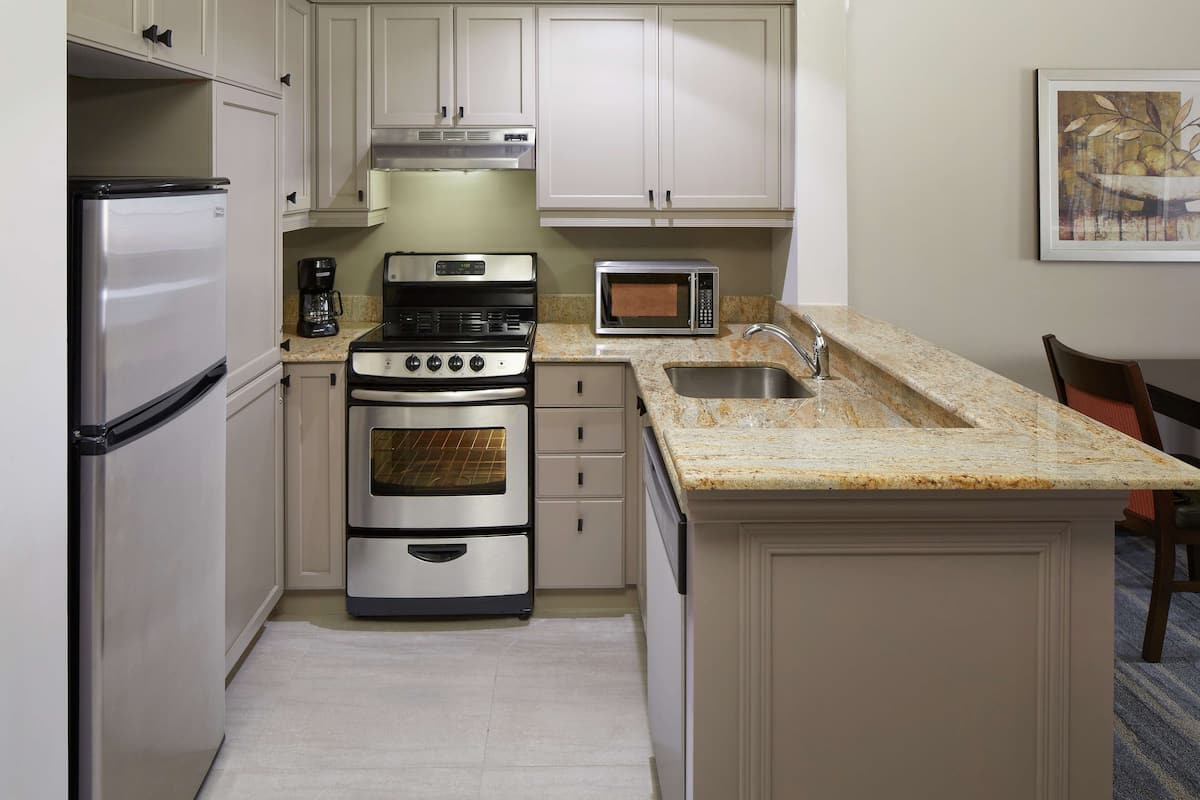 full-sized fridge, microwave, oven, stovetop