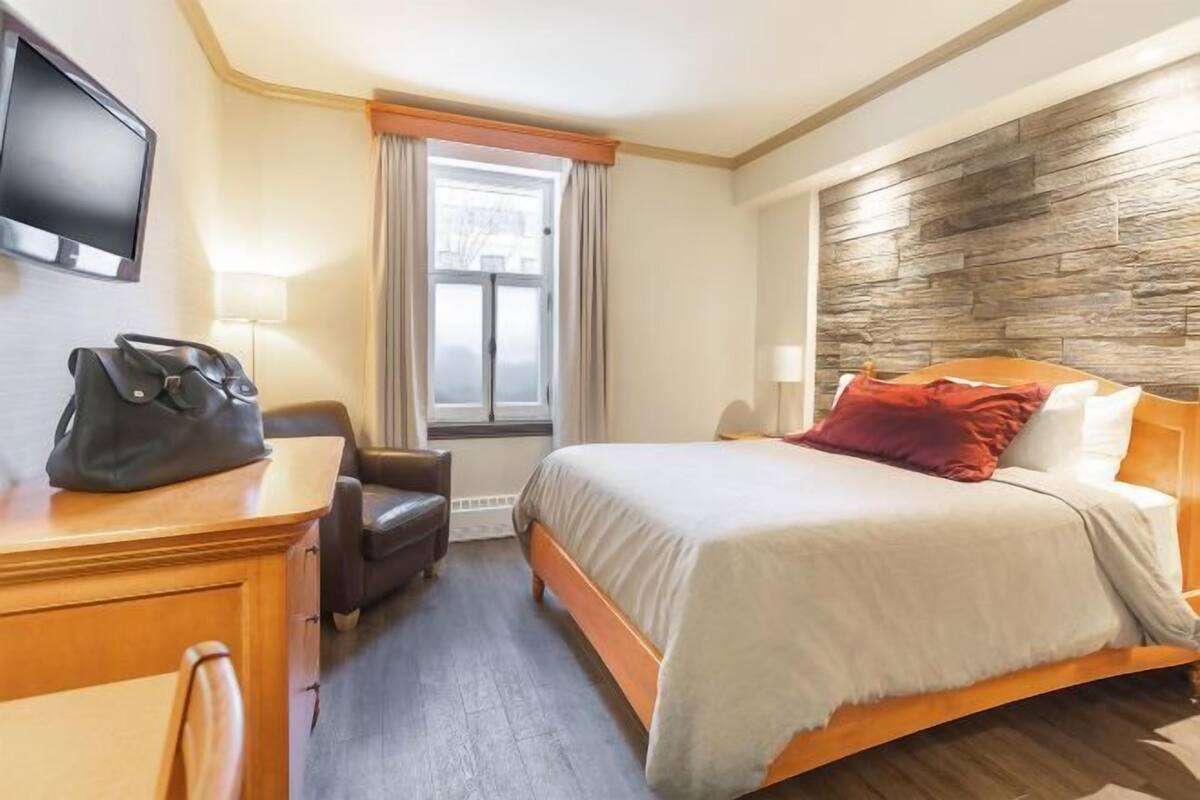 Premium bedding, blackout drapes, iron/ironing board, free WiFi