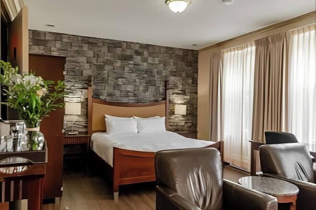 Premium bedding, blackout drapes, iron/ironing board, free WiFi