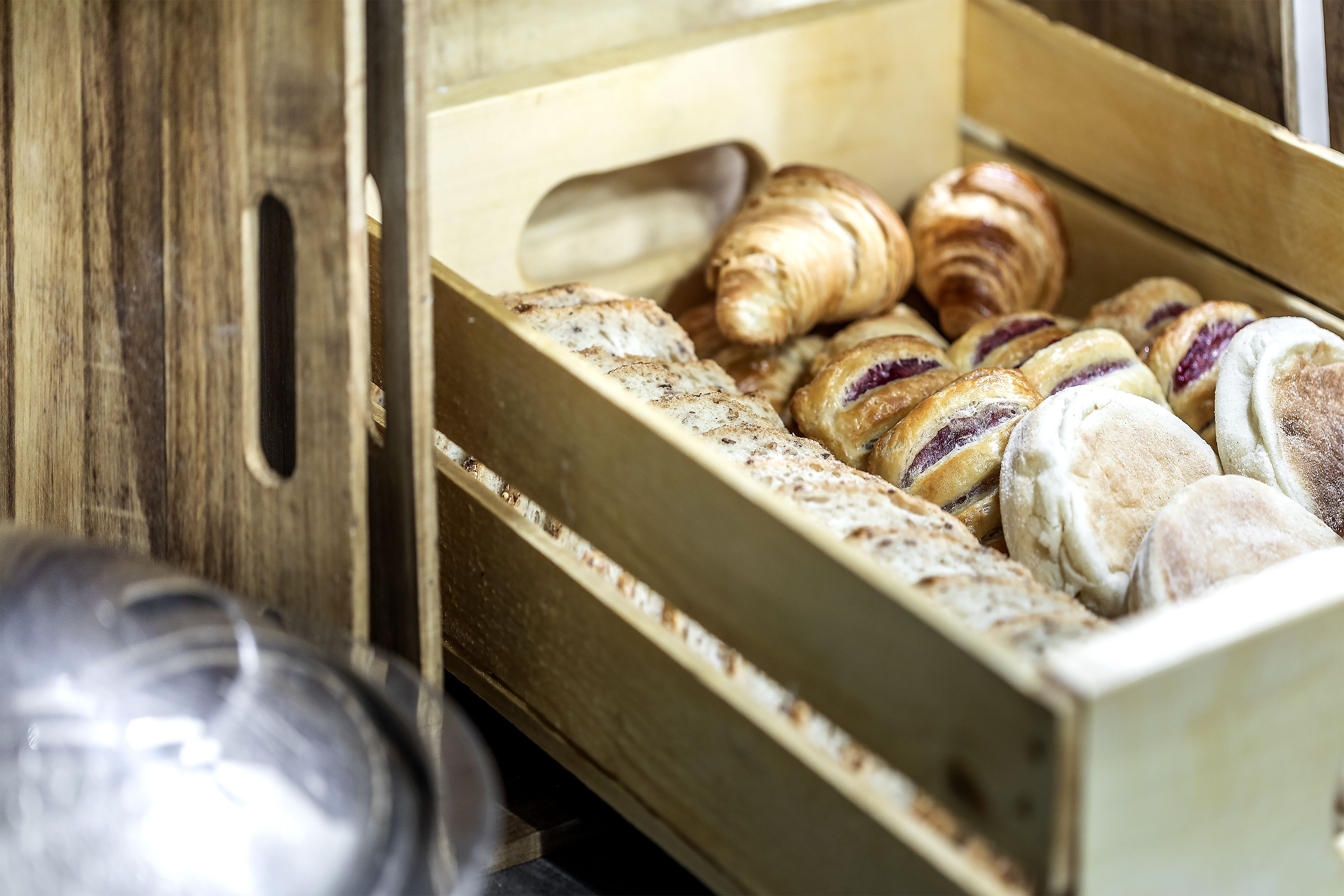 daily buffet breakfast (cad 15 per person)