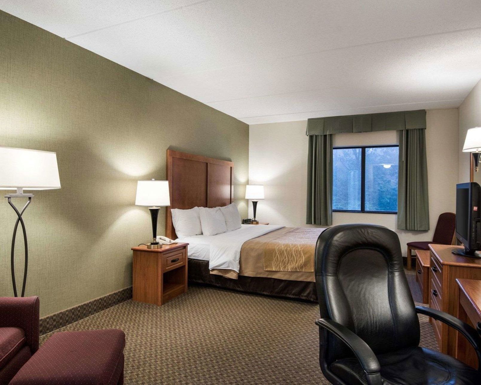 In-room safe, desk, soundproofing, iron/ironing board
