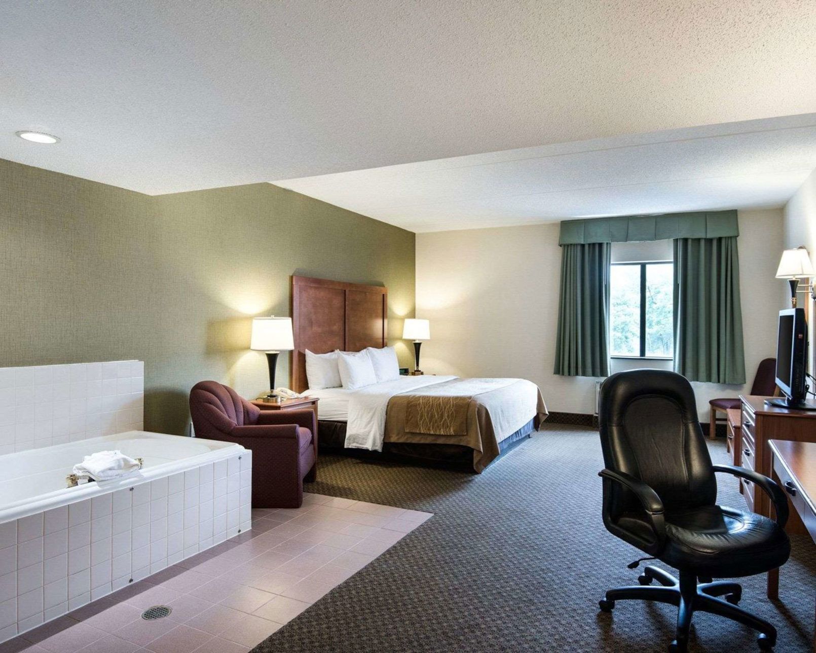 In-room safe, desk, soundproofing, iron/ironing board