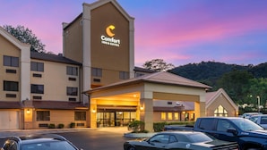 A Comfort Inn & Suites hotel with a prominent sign, a covered entrance, and a parking lot. - Comfort Inn & Suites LaVale - Cumberland (Cumberland)
