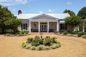 Property entrance - The Berry Hill Resort & Conference Center (South Boston)