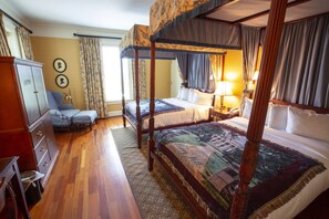 In-room safe, desk, laptop workspace, iron/ironing board - The Berry Hill Resort & Conference Center (South Boston)