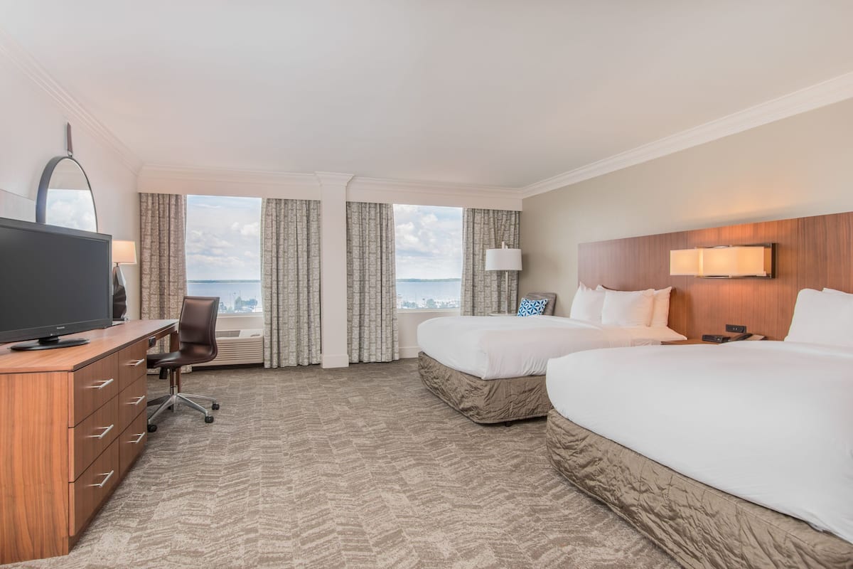 Room, Accessible (Roll-in Shower)