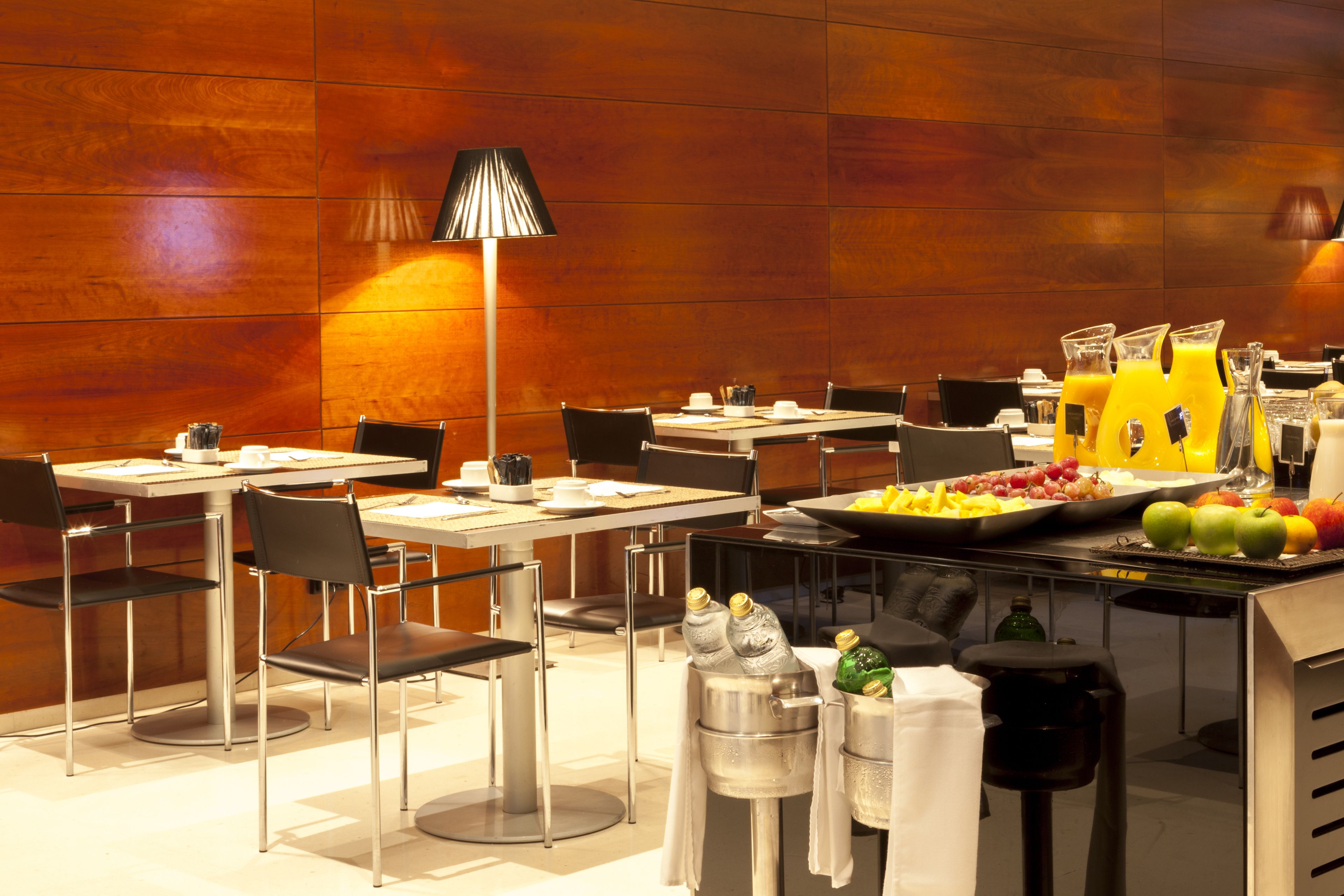 Se ofrece un desayuno bufé (15.40 EUR por persona)