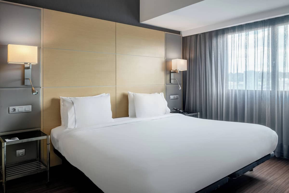 minibar, in-room safe, desk, laptop workspace