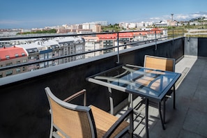 Minibar, coffre-fort, bureau