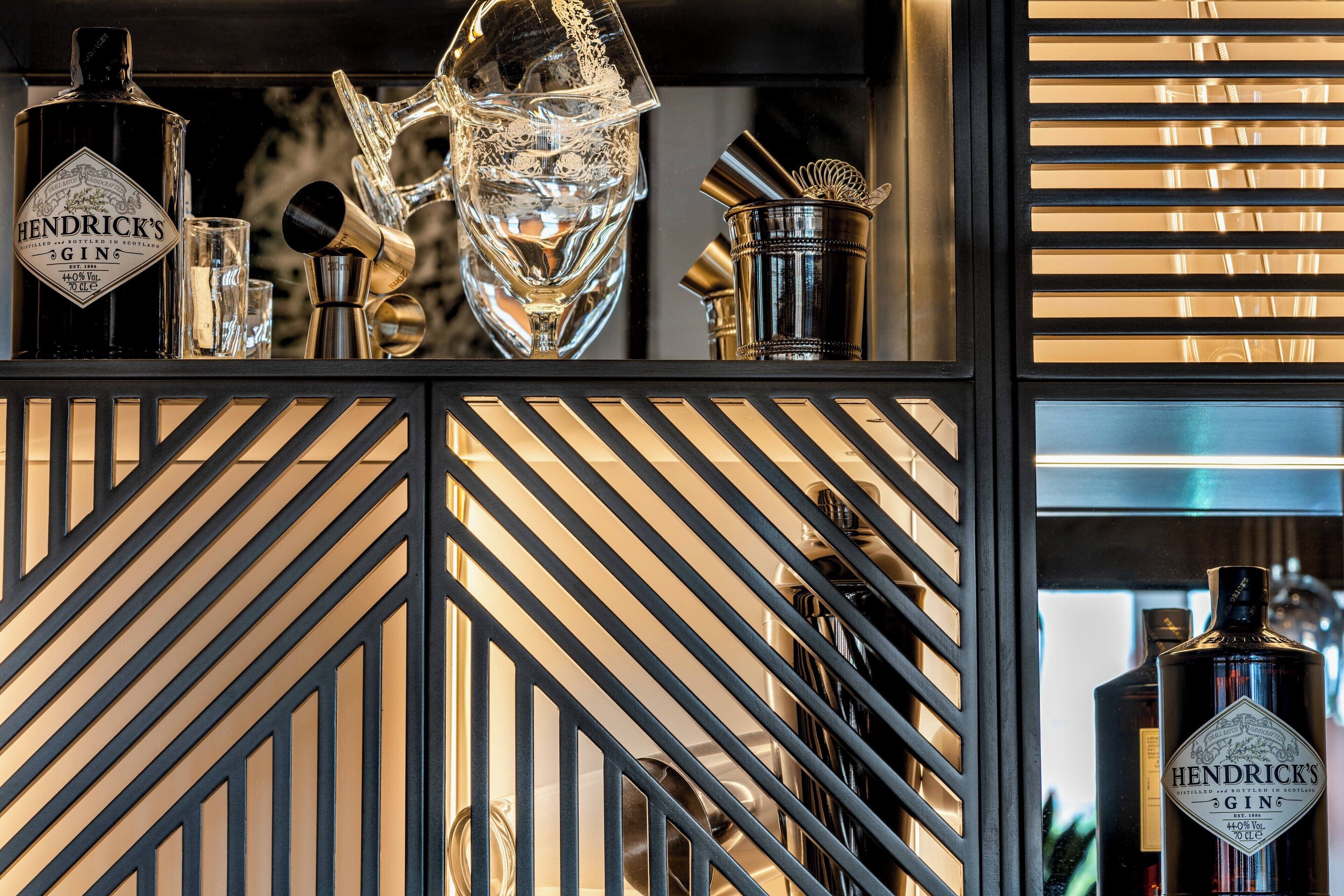 serves lunch and dinner