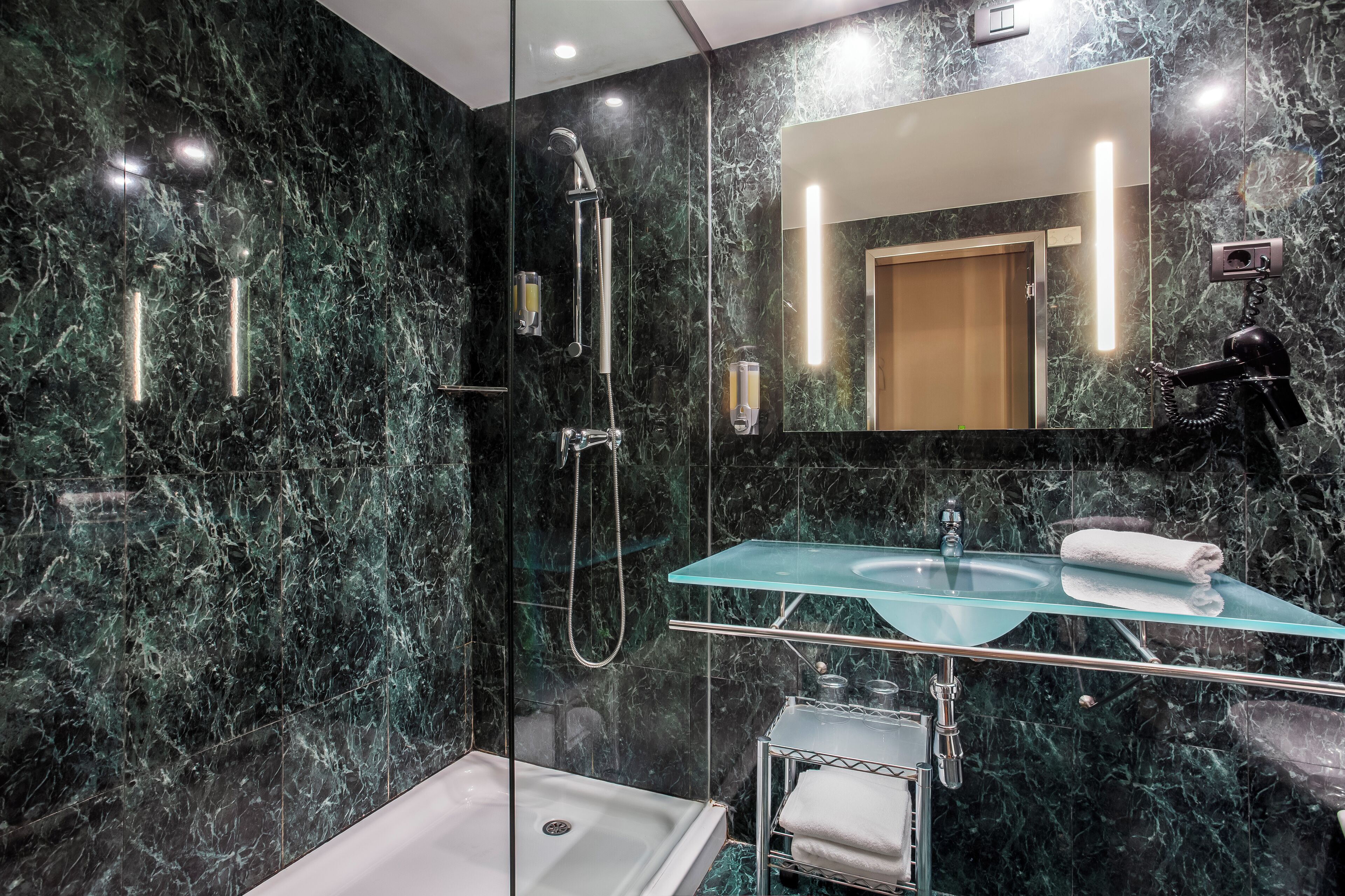 Foto - B&B HOTEL Granada Estación