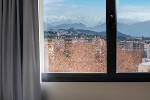 Double Room, Mountain View | Minibar, in-room safe, desk, soundproofing