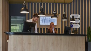 Reception - Holiday Inn Express Köln-Mülheim by IHG (Cologne)